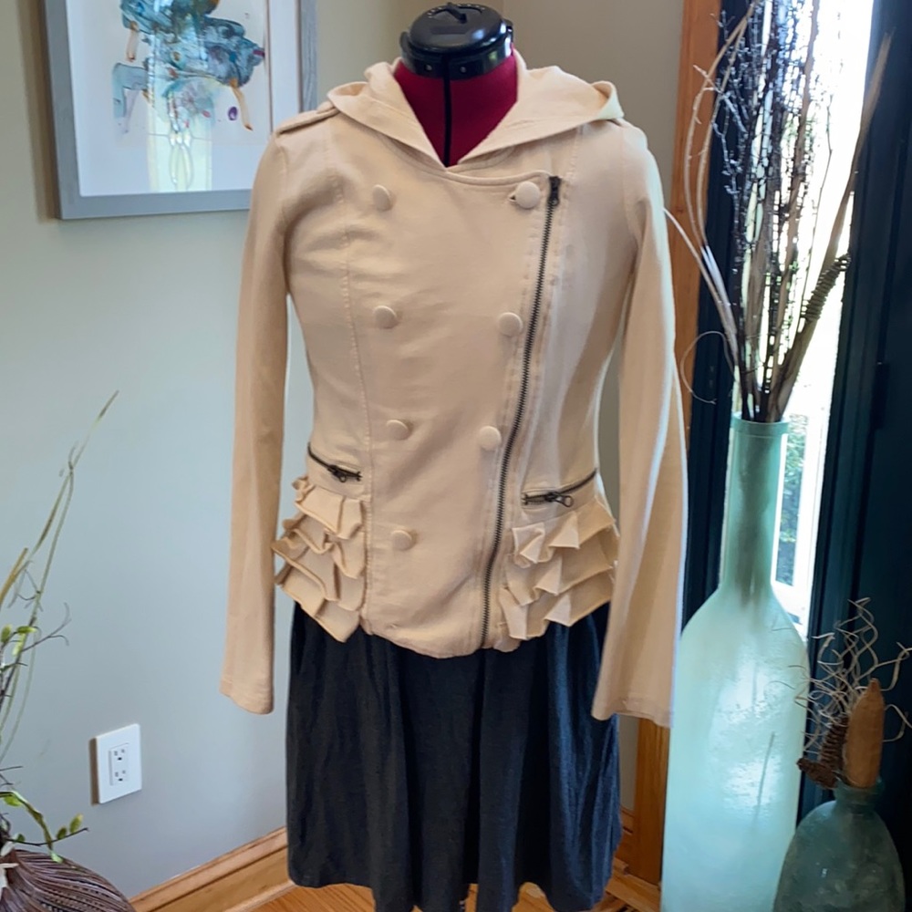 Cream light weight sweatshirt jacket.